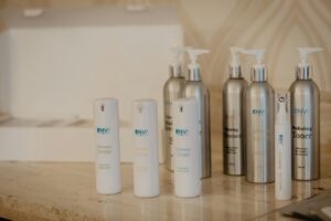 Як Hillary Cosmetics поєднує натуральність та сучасний догляд